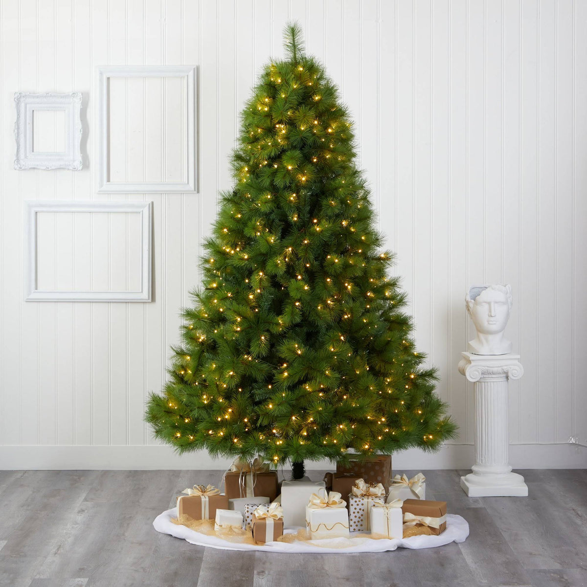 Green Artificial Christmas Tree with 600 Clear LED Lights N28544