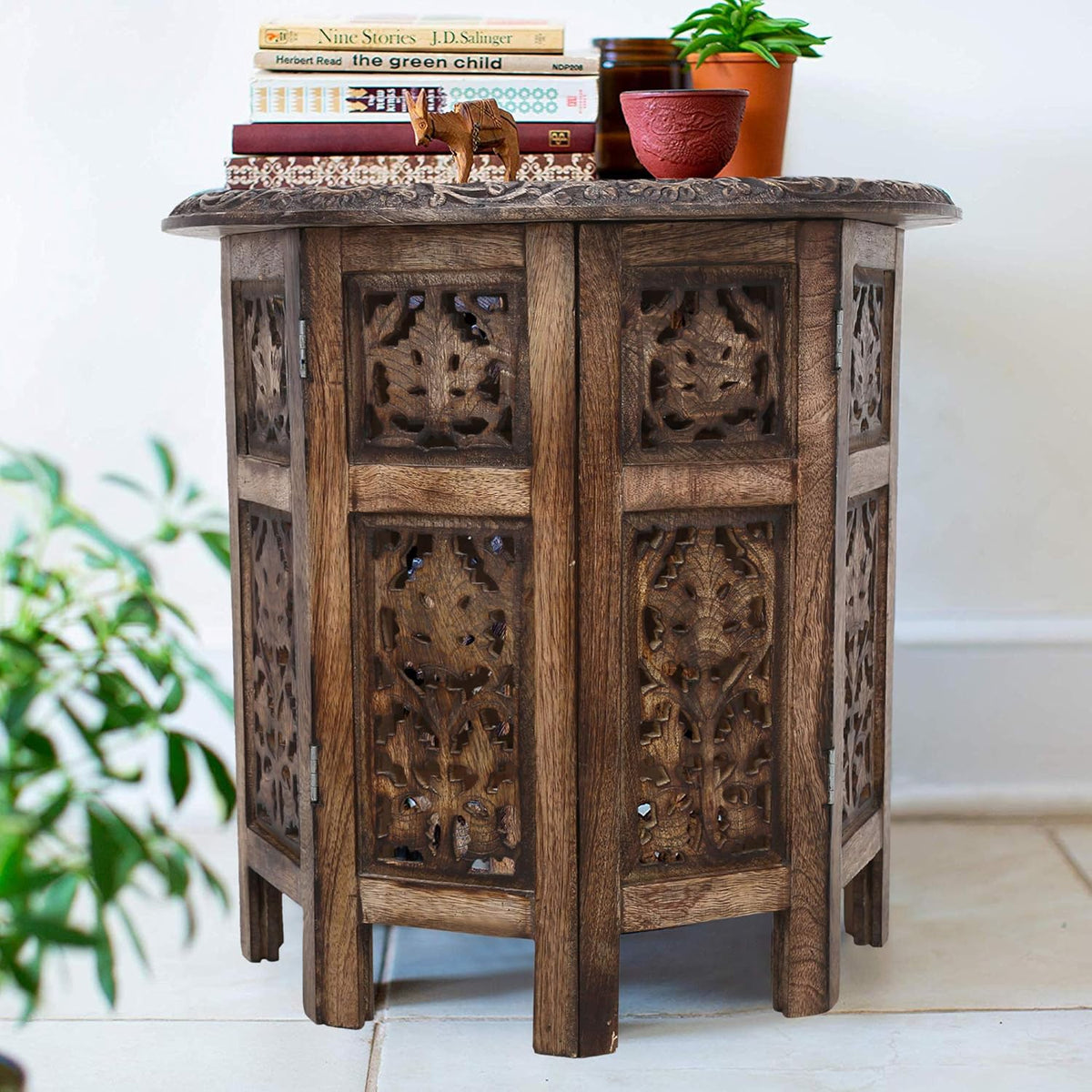 Solid Carved Mango Wood Round Coffee Table - 18x18 Inch N61661