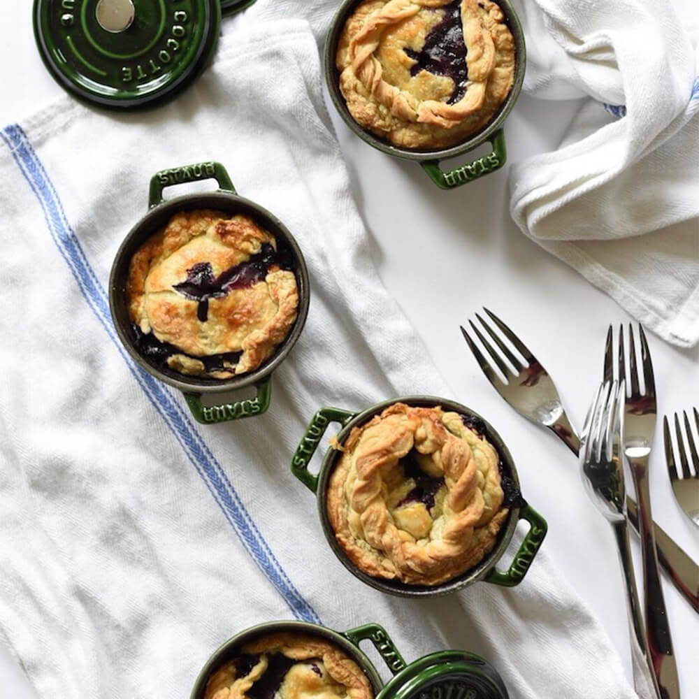 Matte Black Cast Iron Mini Round Cocotte H5298