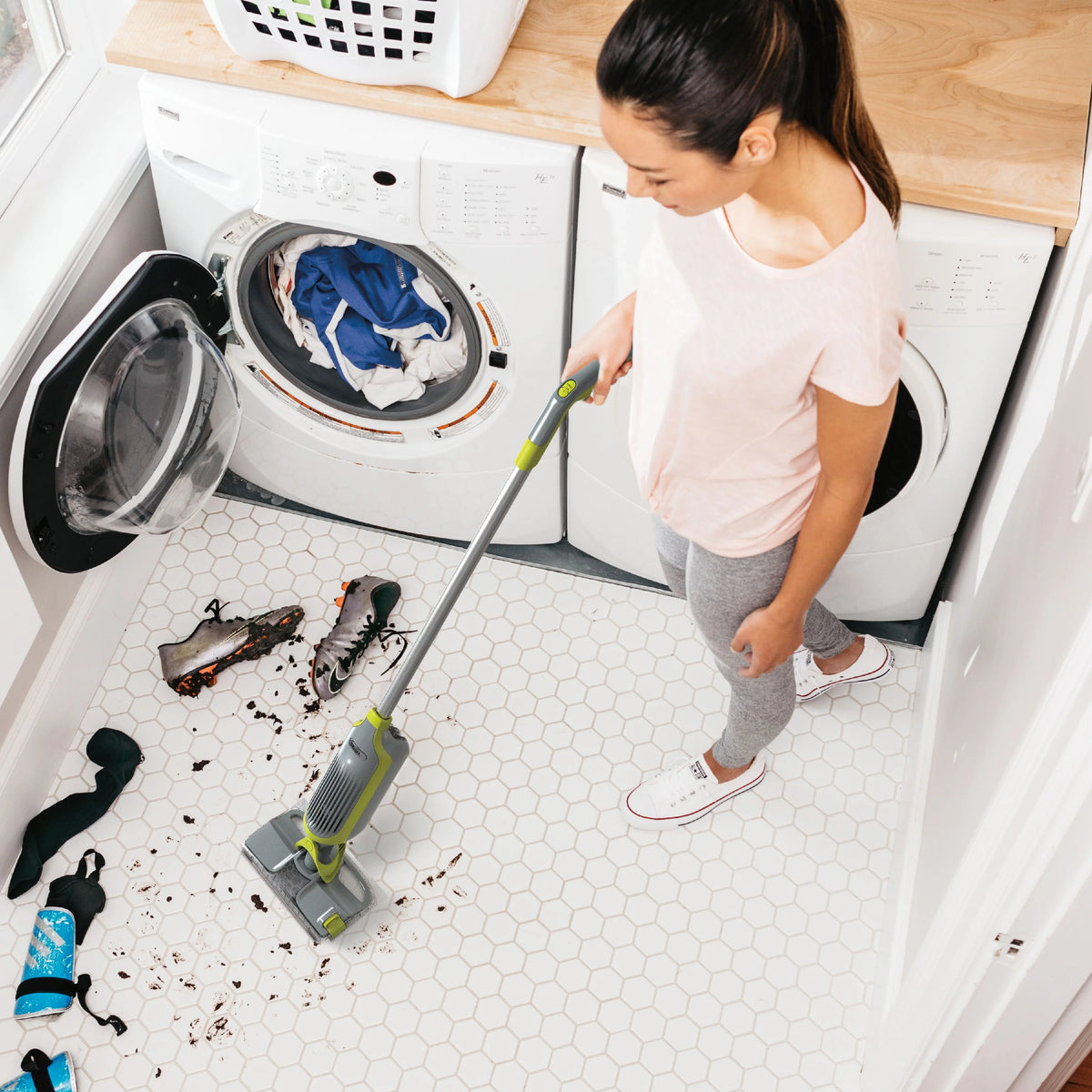 Cordless Hard Floor Vacuum Mop with Disposable Pads W4028