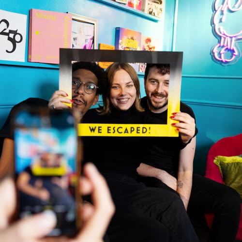 Escape Room Game New York Edition | 2-6 Players | Ages 16+ J49285
