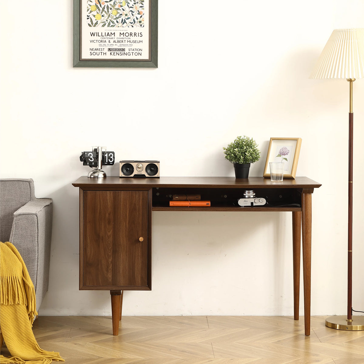 Small Desk with Walnut Finish and Solid Wood Legs D540